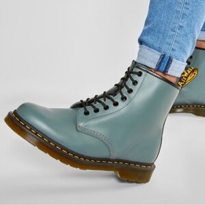 Dr Martens 1460 SMOOTH LEATHER LACE UP BOOTS (Steel Grey, US 7/EU 38)